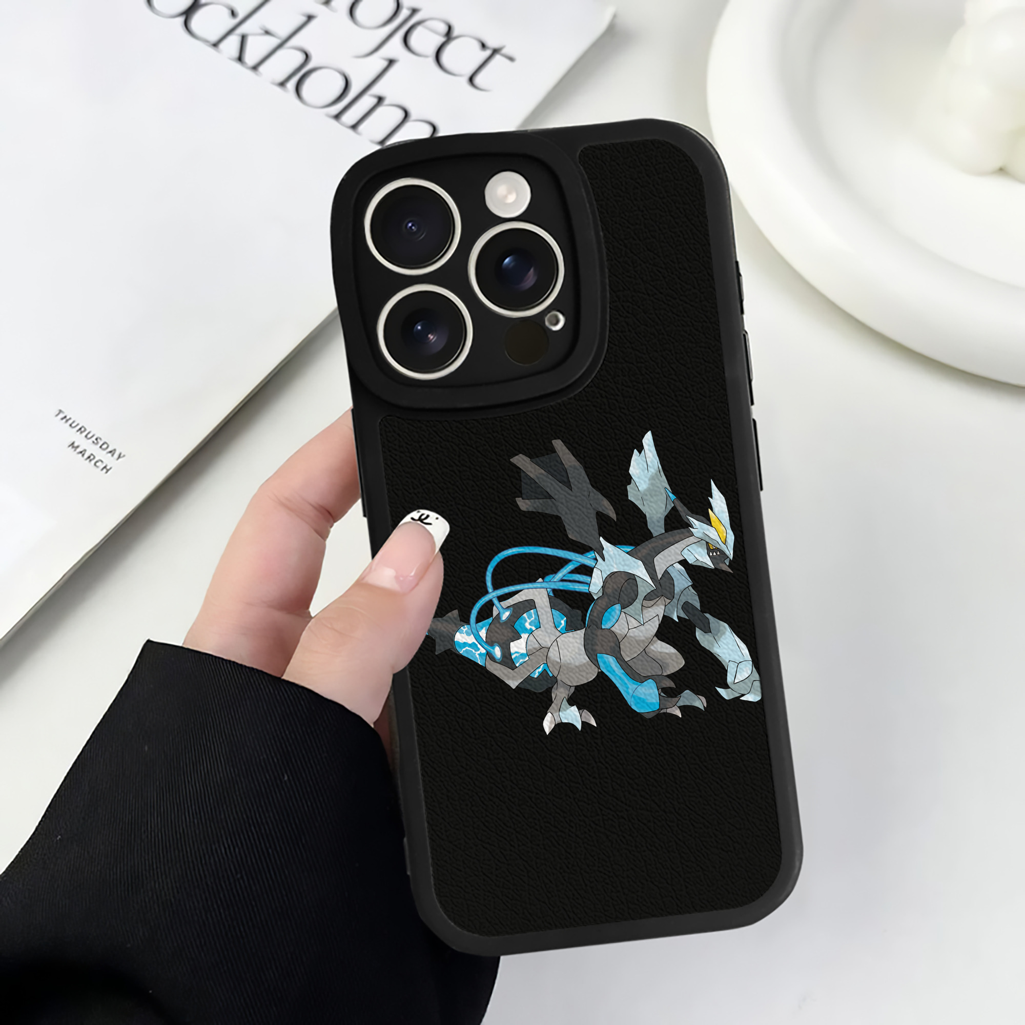 （画像用） ポケットモンスター Pokémon 【iPhone 16シリーズ対応】シリコンスマホケース（レザー調） 材質：シリコン
